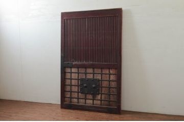 アンティーク建具　上手物!!　北陸産　堂々とした佇まいが存在感を放つ格子蔵戸1枚(格子戸、引き戸、玄関戸)(R-079855)