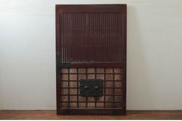 アンティーク建具　上手物!!　北陸産　堂々とした佇まいが存在感を放つ格子蔵戸1枚(格子戸、引き戸、玄関戸)(R-079855)