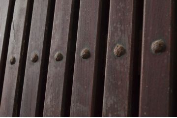 アンティーク建具　上手物!!　北陸産　堂々とした佇まいが存在感を放つ格子蔵戸1枚(格子戸、引き戸、玄関戸)(R-079855)