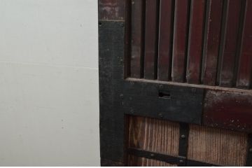 アンティーク建具　上手物!!　北陸産　堂々とした佇まいが存在感を放つ格子蔵戸1枚(格子戸、引き戸、玄関戸)(R-079855)