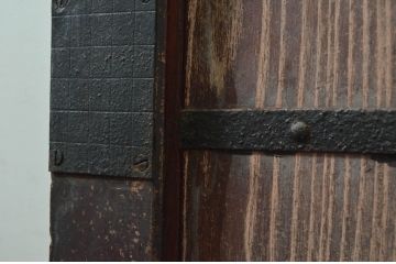 アンティーク建具　上手物!!　北陸産　堂々とした佇まいが存在感を放つ格子蔵戸1枚(格子戸、引き戸、玄関戸)(R-079855)