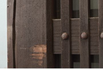アンティーク建具　欅(ケヤキ)材　堂々とした佇まいが存在感を放つガラス入り格子蔵戸1枚(玄関戸、格子戸、引き戸)(R-079856)