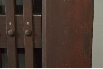 アンティーク建具　欅(ケヤキ)材　堂々とした佇まいが存在感を放つガラス入り格子蔵戸1枚(玄関戸、格子戸、引き戸)(R-079856)