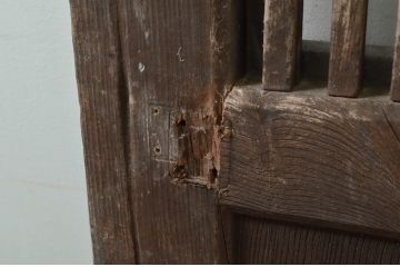 アンティーク建具　欅(ケヤキ)材　堂々とした佇まいが存在感を放つガラス入り格子蔵戸1枚(玄関戸、格子戸、引き戸)(R-079856)