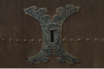 アンティーク建具　欅(ケヤキ)材　堂々とした佇まいが存在感を放つガラス入り格子蔵戸1枚(玄関戸、格子戸、引き戸)(R-079856)