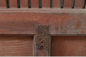 アンティーク建具　北陸産　総欅(ケヤキ)材　金具が立派な格子蔵戸1枚(格子戸、引き戸、玄関戸)(R-079858)