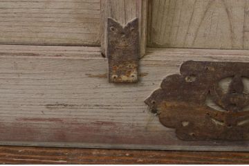アンティーク建具　北陸産　総欅(ケヤキ)材　金具が立派な格子蔵戸1枚(格子戸、引き戸、玄関戸)(R-079858)