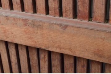 アンティーク建具　北陸産　総欅(ケヤキ)材　金具が立派な格子蔵戸1枚(格子戸、引き戸、玄関戸)(R-079858)