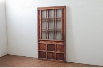 アンティーク建具　総欅(ケヤキ)材　時代の流れを感じさせる升目(マス目)格子蔵戸1枚(きつね格子、狐格子、引き戸、玄関戸、格子戸)(R-079859)