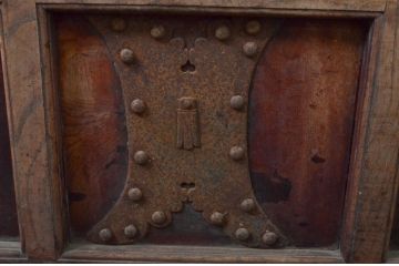 アンティーク建具　総欅(ケヤキ)材　時代の流れを感じさせる升目(マス目)格子蔵戸1枚(きつね格子、狐格子、引き戸、玄関戸、格子戸)(R-079859)
