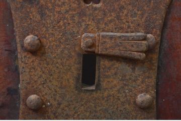 アンティーク建具　総欅(ケヤキ)材　時代の流れを感じさせる升目(マス目)格子蔵戸1枚(きつね格子、狐格子、引き戸、玄関戸、格子戸)(R-079859)