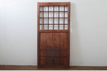 アンティーク建具　デザインが良いね!経年を感じる風合いが魅力の鉄格子入り蔵戸1枚(引き戸、玄関戸)(R-079861)