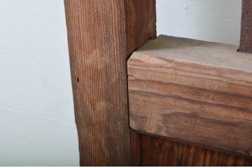 アンティーク建具　デザインが良いね!経年を感じる風合いが魅力の鉄格子入り蔵戸1枚(引き戸、玄関戸)(R-079861)