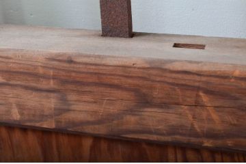 アンティーク建具　デザインが良いね!経年を感じる風合いが魅力の鉄格子入り蔵戸1枚(引き戸、玄関戸)(R-079861)