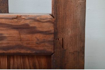 アンティーク建具　デザインが良いね!経年を感じる風合いが魅力の鉄格子入り蔵戸1枚(引き戸、玄関戸)(R-079861)
