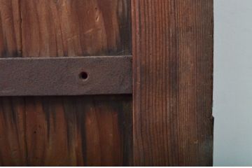 アンティーク建具　デザインが良いね!経年を感じる風合いが魅力の鉄格子入り蔵戸1枚(引き戸、玄関戸)(R-079861)