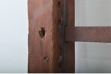 アンティーク建具　デザインが良いね!経年を感じる風合いが魅力の鉄格子入り蔵戸1枚(引き戸、玄関戸)(R-079861)