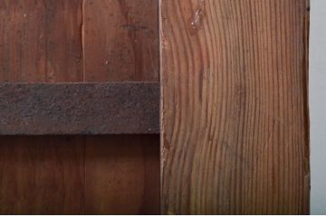 アンティーク建具　デザインが良いね!経年を感じる風合いが魅力の鉄格子入り蔵戸1枚(引き戸、玄関戸)(R-079861)