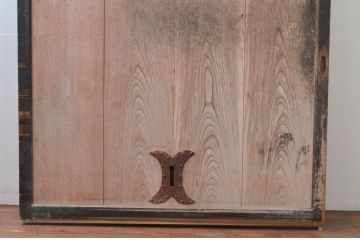 アンティーク建具　大振り!!　欅(ケヤキ)材　味わい深い木の風合いが魅力的な蔵戸1枚(引き戸、玄関戸)(R-079862)