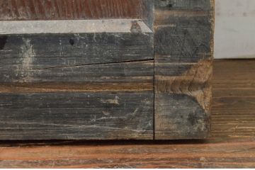 アンティーク建具　大振り!!　栗材・檜(ヒノキ)材　堂々とした佇まいが存在感を放つ蔵戸1枚(引き戸、玄関戸)(R-079864)