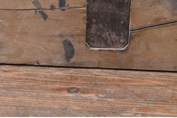 アンティーク建具　大振り!!　栗材・檜(ヒノキ)材　堂々とした佇まいが存在感を放つ蔵戸1枚(引き戸、玄関戸)(R-079864)