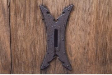 アンティーク建具　欅(ケヤキ)材　味わい深い木の風合いが魅力的な蔵戸1枚(引き戸、玄関戸)(R-079870)