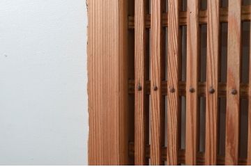 アンティーク建具　和の風情を醸し出すくぐり戸(蔵戸、玄関戸、格子戸、引き戸)(R-079871)