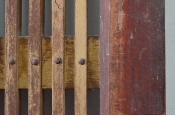 アンティーク建具　堂々とした佇まいが存在感を放つ格子蔵戸1枚(格子戸、引き戸、玄関戸)(R-079873)