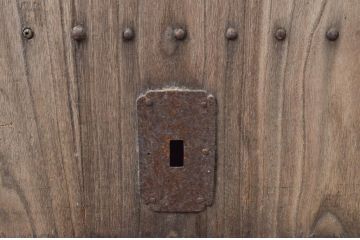 アンティーク建具　堂々とした佇まいが存在感を放つ格子蔵戸1枚(格子戸、引き戸、玄関戸)(R-079873)