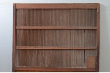 アンティーク建具　堂々とした佇まいが存在感を放つ格子蔵戸1枚(格子戸、引き戸、玄関戸)(R-079873)