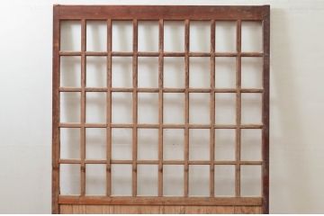 アンティーク建具　和の貫禄を漂わせる升目(マス目)格子蔵戸1枚(きつね格子、狐格子、引き戸、玄関戸、格子戸)(R-079874)