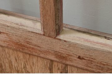 アンティーク建具　和の貫禄を漂わせる升目(マス目)格子蔵戸1枚(きつね格子、狐格子、引き戸、玄関戸、格子戸)(R-079874)