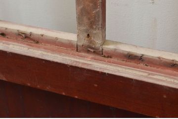 アンティーク建具　和の貫禄を漂わせる升目(マス目)格子蔵戸1枚(きつね格子、狐格子、引き戸、玄関戸、格子戸)(R-079874)