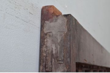 アンティーク建具　和の貫禄を漂わせる升目(マス目)格子蔵戸1枚(きつね格子、狐格子、引き戸、玄関戸、格子戸)(R-079874)