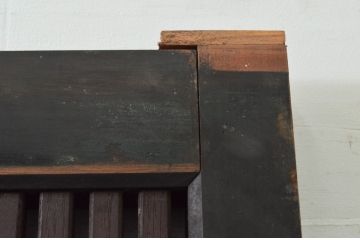 アンティーク建具　2トーンカラーが良いね　時代の流れを感じさせる格子蔵戸1枚(引き戸、玄関戸、格子戸)(R-079875)