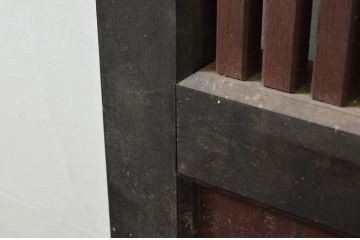 アンティーク建具　2トーンカラーが良いね　時代の流れを感じさせる格子蔵戸1枚(引き戸、玄関戸、格子戸)(R-079875)