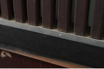 アンティーク建具　2トーンカラーが良いね　時代の流れを感じさせる格子蔵戸1枚(引き戸、玄関戸、格子戸)(R-079875)