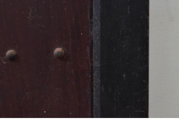 アンティーク建具　2トーンカラーが良いね　時代の流れを感じさせる格子蔵戸1枚(引き戸、玄関戸、格子戸)(R-079875)