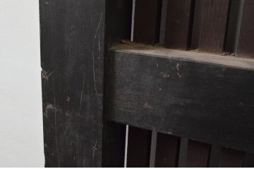 アンティーク建具　2トーンカラーが良いね　時代の流れを感じさせる格子蔵戸1枚(引き戸、玄関戸、格子戸)(R-079875)