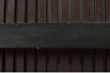 アンティーク建具　2トーンカラーが良いね　時代の流れを感じさせる格子蔵戸1枚(引き戸、玄関戸、格子戸)(R-079875)