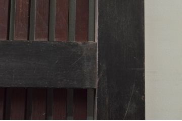 アンティーク建具　2トーンカラーが良いね　時代の流れを感じさせる格子蔵戸1枚(引き戸、玄関戸、格子戸)(R-079875)