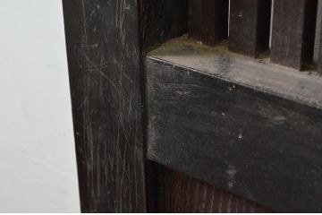 アンティーク建具　2トーンカラーが良いね　時代の流れを感じさせる格子蔵戸1枚(引き戸、玄関戸、格子戸)(R-079875)