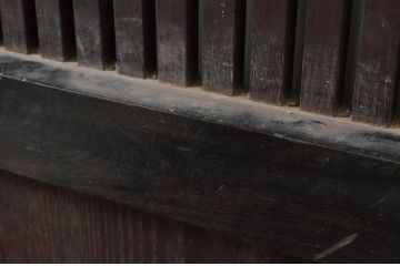 アンティーク建具　2トーンカラーが良いね　時代の流れを感じさせる格子蔵戸1枚(引き戸、玄関戸、格子戸)(R-079875)