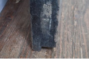 アンティーク建具　2トーンカラーが良いね　時代の流れを感じさせる格子蔵戸1枚(引き戸、玄関戸、格子戸)(R-079875)