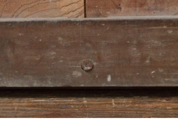 アンティーク建具　欅(ケヤキ)材　時を経た風合いが楽しめる蔵戸1枚(引き戸、玄関戸)(R-079877)
