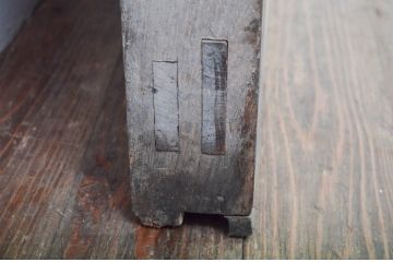 アンティーク建具　厚手　新潟産　総欅(ケヤキ)材　経年を感じさせる木味が魅力な蔵戸1枚(引き戸、玄関戸)(R-079878)