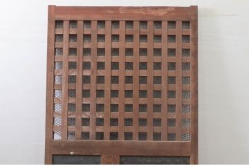 アンティーク建具　上手物!!　総欅(ケヤキ)材　珍しい大振りサイズ!!胴板張りが貫禄のある背の高い細かな升目(マス目)格子蔵戸1枚(きつね格子、狐格子、引き戸、玄関戸)(R-079879)
