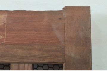 アンティーク建具　上手物!!　総欅(ケヤキ)材　珍しい大振りサイズ!!胴板張りが貫禄のある背の高い細かな升目(マス目)格子蔵戸1枚(きつね格子、狐格子、引き戸、玄関戸)(R-079879)