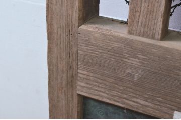 アンティーク建具　上手物!!　総欅(ケヤキ)材　珍しい大振りサイズ!!胴板張りが貫禄のある背の高い細かな升目(マス目)格子蔵戸1枚(きつね格子、狐格子、引き戸、玄関戸)(R-079879)