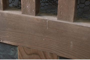 アンティーク建具　上手物!!　総欅(ケヤキ)材　珍しい大振りサイズ!!胴板張りが貫禄のある背の高い細かな升目(マス目)格子蔵戸1枚(きつね格子、狐格子、引き戸、玄関戸)(R-079879)